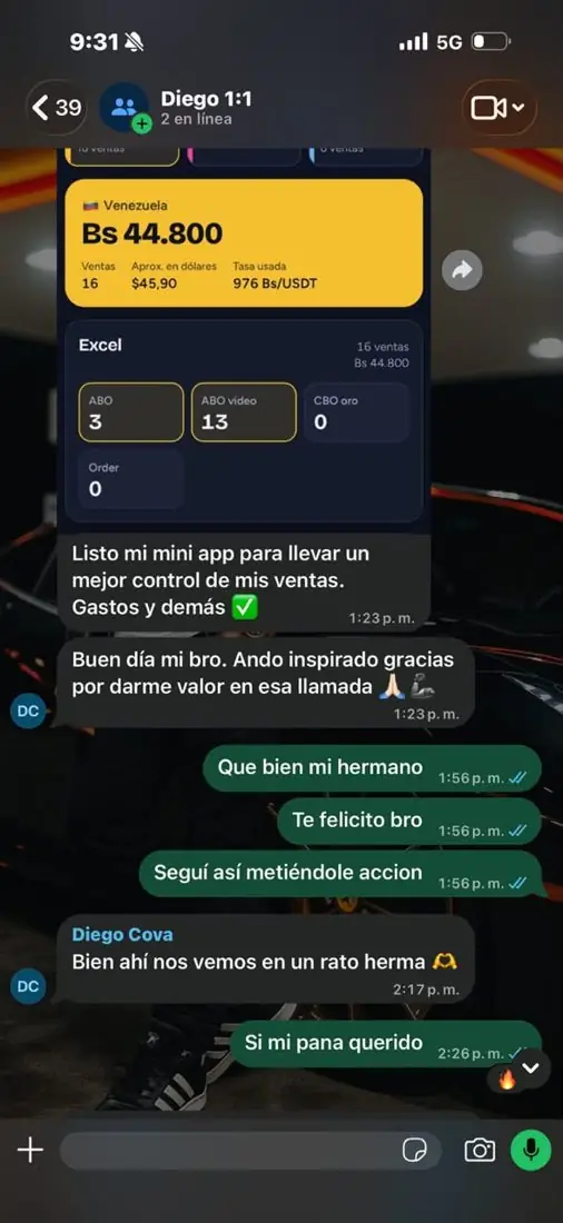 Alumno muestra la mini app que armó para controlar sus ventas